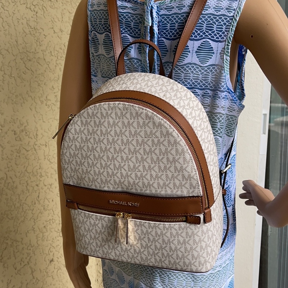 MICHAEL KORS Kenly Medium Backpack Signature Vanilla Bag - Picture 12 of 16
